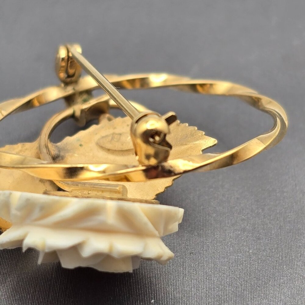 VTG Krementz Gold-Filled Carved Celluloid Rose Screw Back Earrings & Brooch Set - Picture 10 of 12